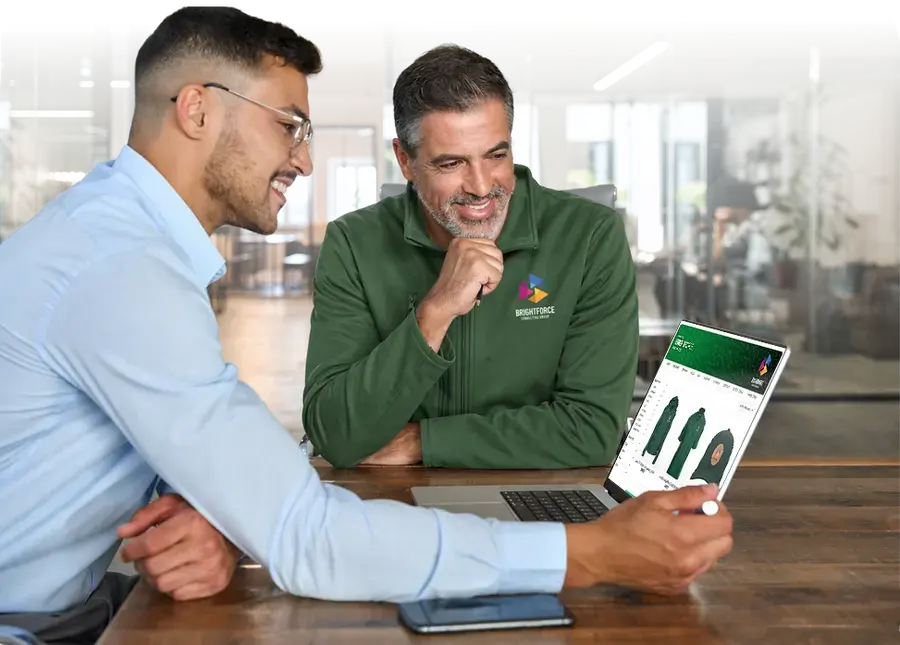 Distributor sharing a branded MOQ1 shop with a client on a laptop